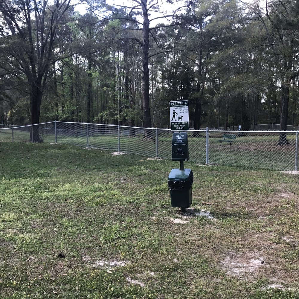 J Lee Vause Park - Looking past the poop bag station, with the Large Dog Area behind the fence. - Playgrounds Near Me - Tallahassee, Florida J Lee Vause Park - Looking past the poop bag station, with the Large Dog Area behind the fence. - Playgrounds Near Me - Tallahassee, Florida