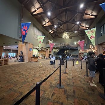 Great Wolf Lodge - Lobby and check in area - Water Parks Near Me - Garden Grove, California
