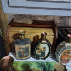 Meander Hill - Old bottles wanting to see if there worth anything
