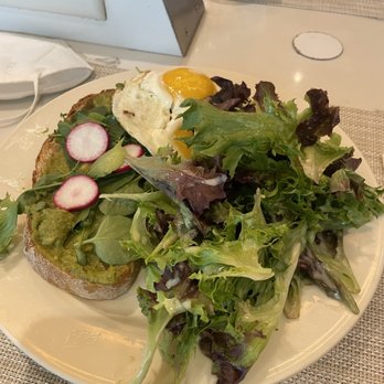 Saison - Avocado toast with egg - French Near Me - Newark, New Jersey