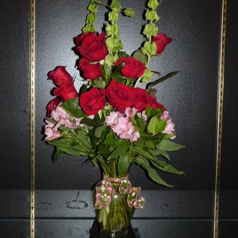 The Flower Market - Dozen Roses - Florists Near Me - Albertville, Alabama The Flower Market - Dozen Roses - Florists Near Me - Albertville, Alabama