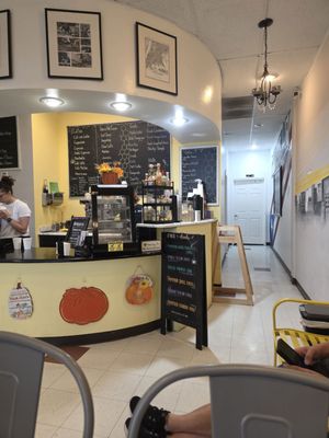 Bee's Pastry Café by null