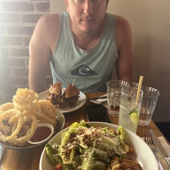 Fete - Ceasar salad with crispy chicken, onion rings, chicken sandwich - New American Near Me - Honolulu, Hawaii