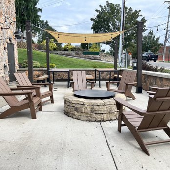 Cinderlands Taproom -  Wexford - Outdoor patio - Breweries Near Me - Wexford, Pennsylvania