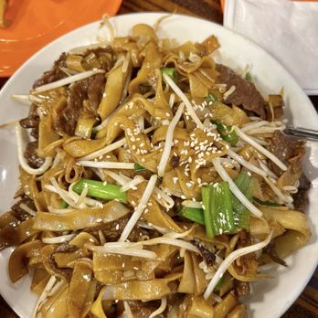 Alice’s Kitchen - Fried beef chow fun - Noodles Near Me - Temple City, California Alice’s Kitchen - Fried beef chow fun - Noodles Near Me - Temple City, California