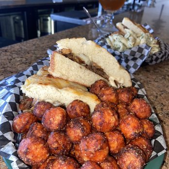 Growler’s Pizza Grill - Pizza Near Me - Donnelly, Idaho