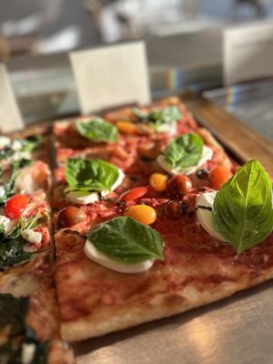 Blozzom Pizza by null
