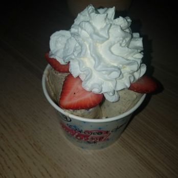 Iceland Ice Cream - OREO CHEESECAKE. Vanilla ice cream, oreo cookies, cheesecake, top with strawberry and whipped cream - Ice Cream & Frozen Yogurt Near Me - Arlington, Texas