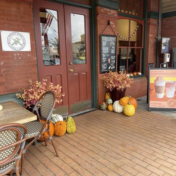 Mad Anthony Wayne Cafe - Frond door - Coffee & Tea Near Me - Wayne, Pennsylvania