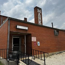 Smitty's Market - Entrance