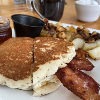 Rachel's Kitchen - a breakfast of pancakes and bacon - New American Near Me - Woodbury, Connecticut