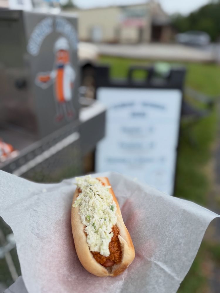 Slingin Wieners Logo