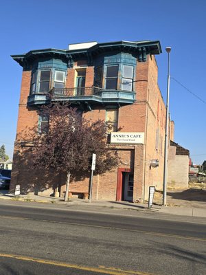 Annie's Cafe by null