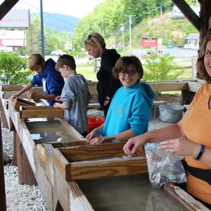 Sugar Creek Gem Mining 22 Photos Art Classes 3045 Tynecastle