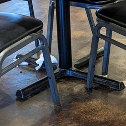 DaRoos Pizza - Dirty floor