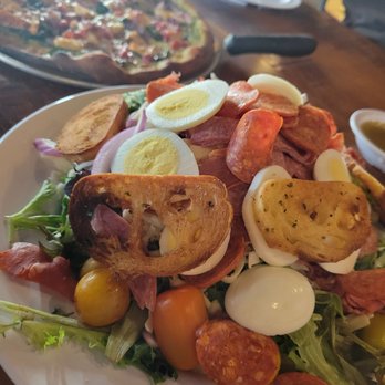 Borgata Pizza Cafe - Borgato Chef Salad, Pesto Pizza - Italian Near Me - Worthington, Ohio