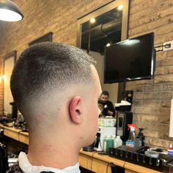 Hair Design International - Mid fade 2 on top