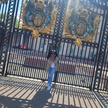 Buckingham Palace - Landmarks & Historical Buildings Near Me - London, XGL
