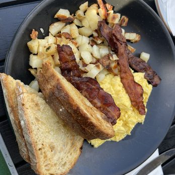 Riley’s on 2nd - Classic breakfast - New American Near Me - Long Beach, California