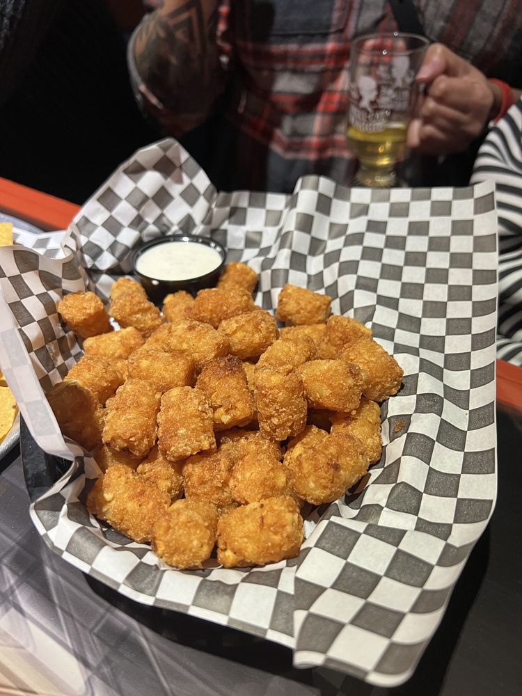 COACH’S BAR & GRILL Updated September 2024 75 Photos & 102 Reviews