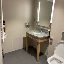 Hampton by Hilton Gdańsk Old Town - Balcony suite bathroom