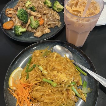 Suki Time Thai Kitchen - Pad See Ew, Pad Thai, Thai Tea - Thai Near Me - Lomita, California Suki Time Thai Kitchen - Pad See Ew, Pad Thai, Thai Tea - Thai Near Me - Lomita, California