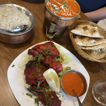 Restaurant Golden India - Tandoori chicken, garlic naan, chicken tikka masala and basmati rice - Indian Near Me - Grindelwald, BE Restaurant Golden India - Tandoori chicken, garlic naan, chicken tikka masala and basmati rice - Indian Near Me - Grindelwald, BE