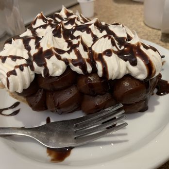 Thunderbird Restaurant - Chocolate Cream Pie - American Near Me - Mt. Carmel Junction, Utah