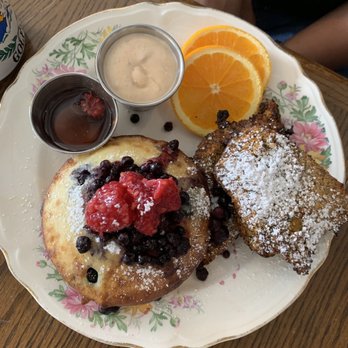 Chesterfield's Gastro Diner - Air-Fried Chicken and Blueberry Pancakes (a take on chicken and waffles) - Breakfast & Brunch Near Me - Ottawa, Ontario Chesterfield's Gastro Diner - Air-Fried Chicken and Blueberry Pancakes (a take on chicken and waffles) - Breakfast & Brunch Near Me - Ottawa, Ontario