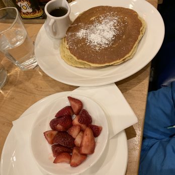 Yolk - South Loop - Kids pancakes with fruit - Breakfast & Brunch Near Me - Chicago, Illinois