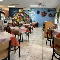 Buenos Días Cafe - Bright and cheery space