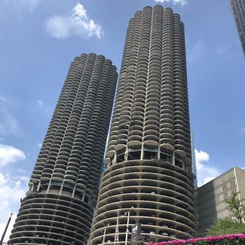 Shoreline Sightseeing - Nicknamed the corn cobs, this is a city within a city. Apartments with parking on the lower levels and restaurants as well. - Architectural Tours Near Me - Chicago, Illinois