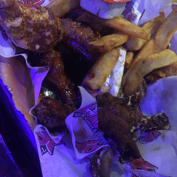 St. Louis Bar & Grill - 2 lbs Szechuan & Gar Par (Tuesday 1/2 price w/ purchase of a drink) - Chicken Wings Near Me - Markham, Ontario St. Louis Bar & Grill - 2 lbs Szechuan & Gar Par (Tuesday 1/2 price w/ purchase of a drink) - Chicken Wings Near Me - Markham, Ontario