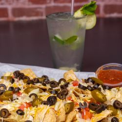 The Social Bar & Grill - Nachos and our summer  Social Breeze