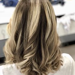 Wadie's hair salon - Highlights and blow dry with loose curls