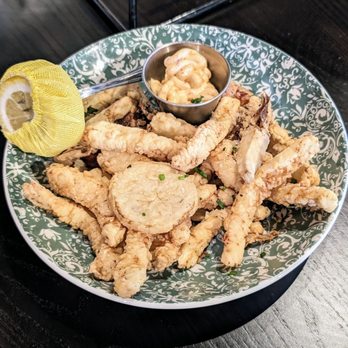 Ella's Italian Pub - Elmhurst - Calamari - Italian Near Me - Elmhurst, Illinois Ella's Italian Pub - Elmhurst - Calamari - Italian Near Me - Elmhurst, Illinois