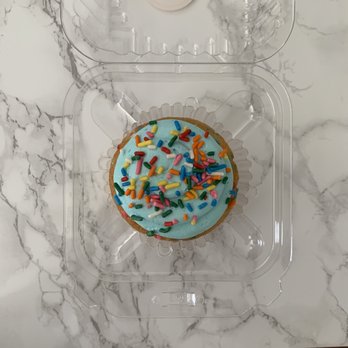 Molly's Cupcakes - Birthday cake cupcake - Cupcakes Near Me - Chicago, Illinois Molly's Cupcakes - Birthday cake cupcake - Cupcakes Near Me - Chicago, Illinois