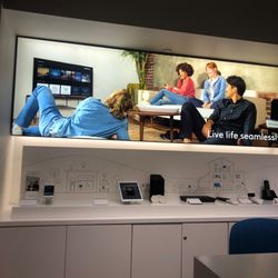 Xfinity Store by Comcast - Cool store