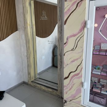 Labelle - Mirror is entryway - Breakfast & Brunch Near Me - Puerto Peñasco, SON
