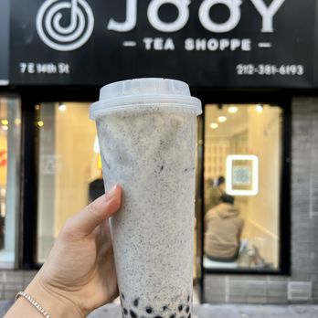 Jooy Tea Shoppe - Cheezo Sesame Latte 芝芝黑芝麻拿铁 - Bubble Tea Near Me - New York, New York Jooy Tea Shoppe - Cheezo Sesame Latte 芝芝黑芝麻拿铁 - Bubble Tea Near Me - New York, New York