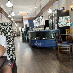 Chill Artisan Ice Cream - Decor