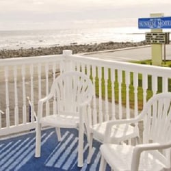 Sunrise Motel - Second level shared balcony with from ocean view.