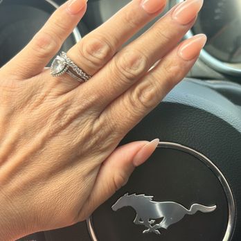 Luna Nails Bar - Nail Salons Near Me - Bellflower, California