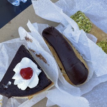 Mike's Pastry - Boston Cream Pie Slice and Eclair and Pistachio Cannoli - Bakeries Near Me - Boston, Massachusetts Mike's Pastry - Boston Cream Pie Slice and Eclair and Pistachio Cannoli - Bakeries Near Me - Boston, Massachusetts