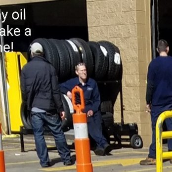 Walmart - (Hey guys lets all of us smoke while nobody works on cars. We could all take breaks in shifts but what would be the fun in that ) - Department Stores Near Me - Centereach, New York
