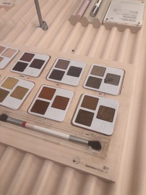 Glossier LA by null