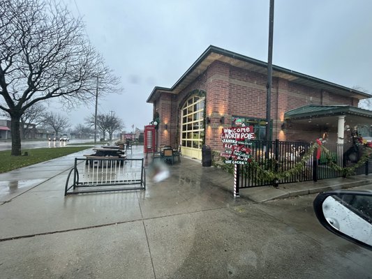 Wally's Frozen Custard by null