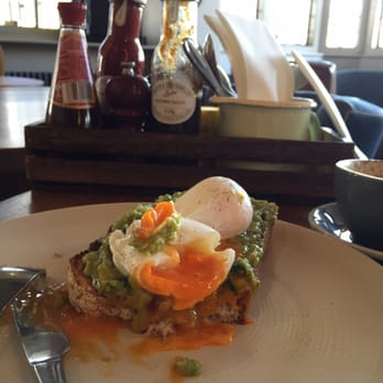 Swan - Avocado and eggs on toast - the color of the yolks was a lovely orange! - British Near Me - Bankside, XGL