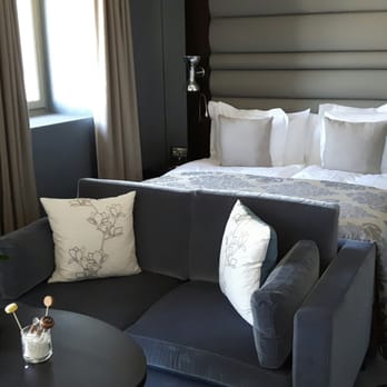 Hôtel Royal Savoy - Very comfy bed - Hotels Near Me - Lausanne, VD