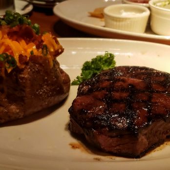 Houston's Restaurant - Hawaiian Ribeye - Steakhouses Near Me - Pasadena, California